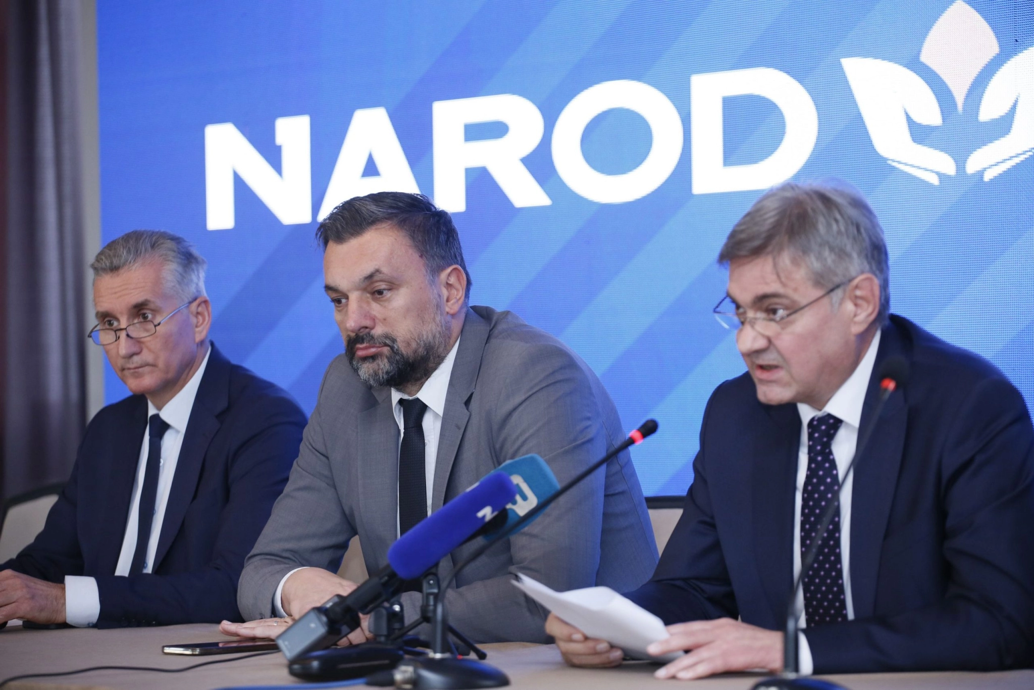 NiP puca po šavovima?